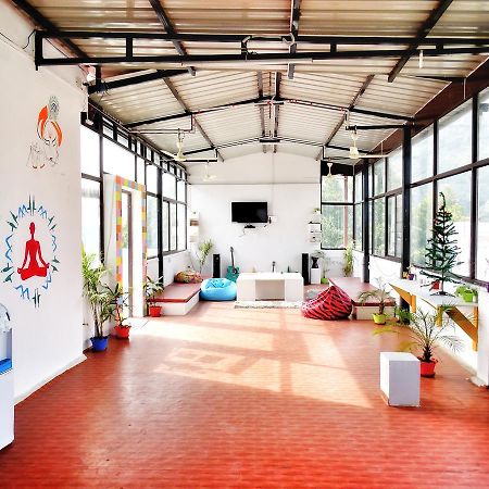 Hostel Cozy Beds Rishikesh Bagian luar foto