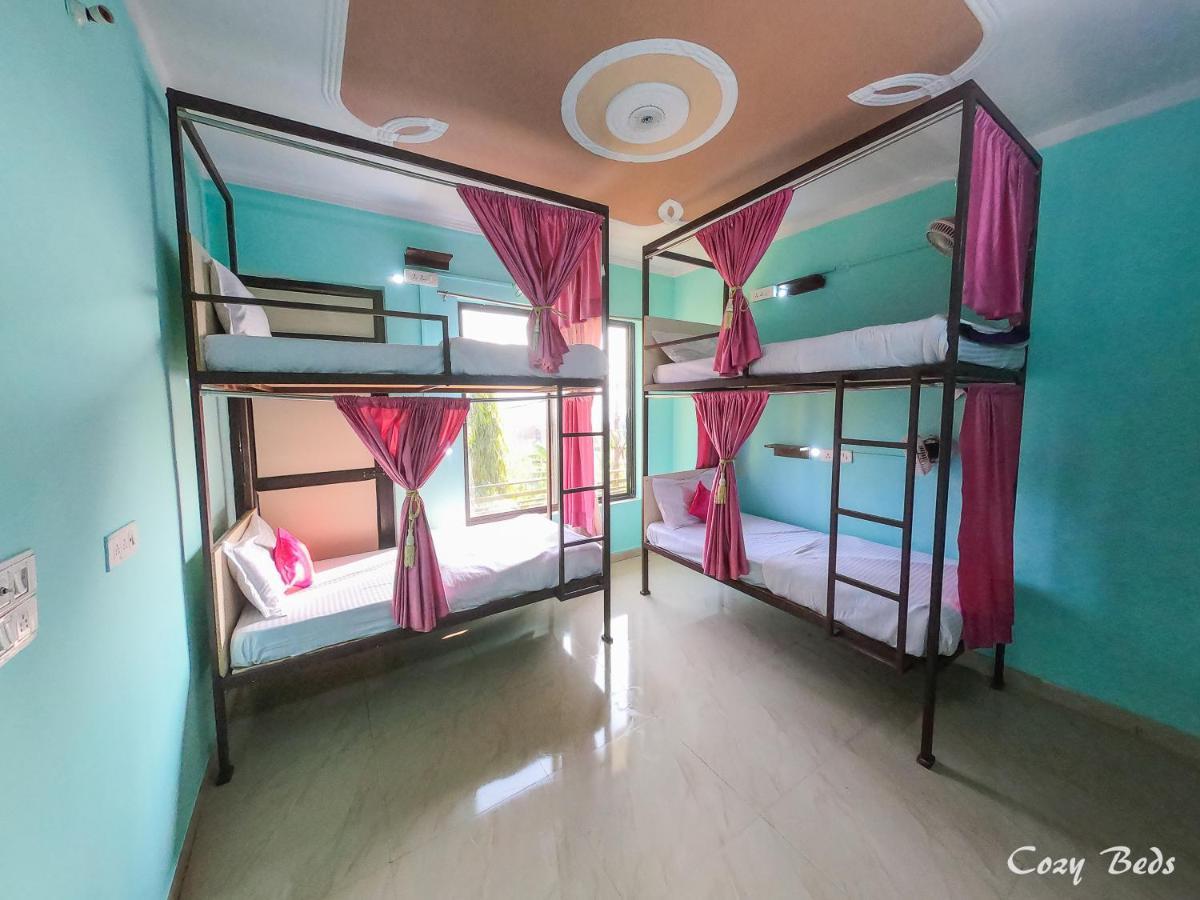 Hostel Cozy Beds Rishikesh Bagian luar foto